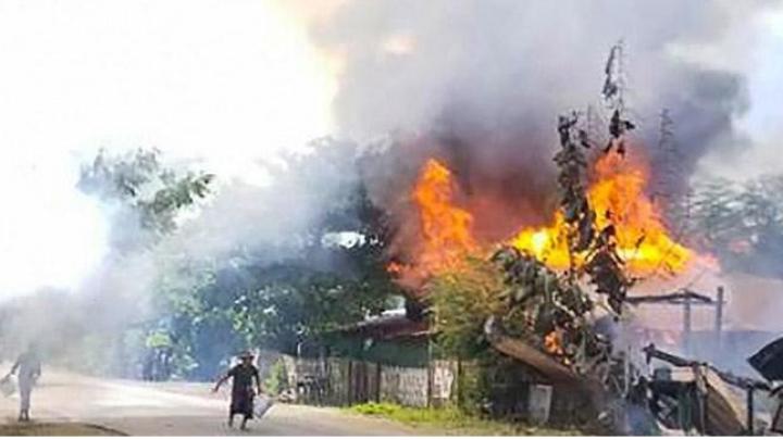 ভারত সীমান্তবর্তী মিয়ানমারে সেনা-গেরিলাদের মধ্যে তুমুল সংঘর্ষ